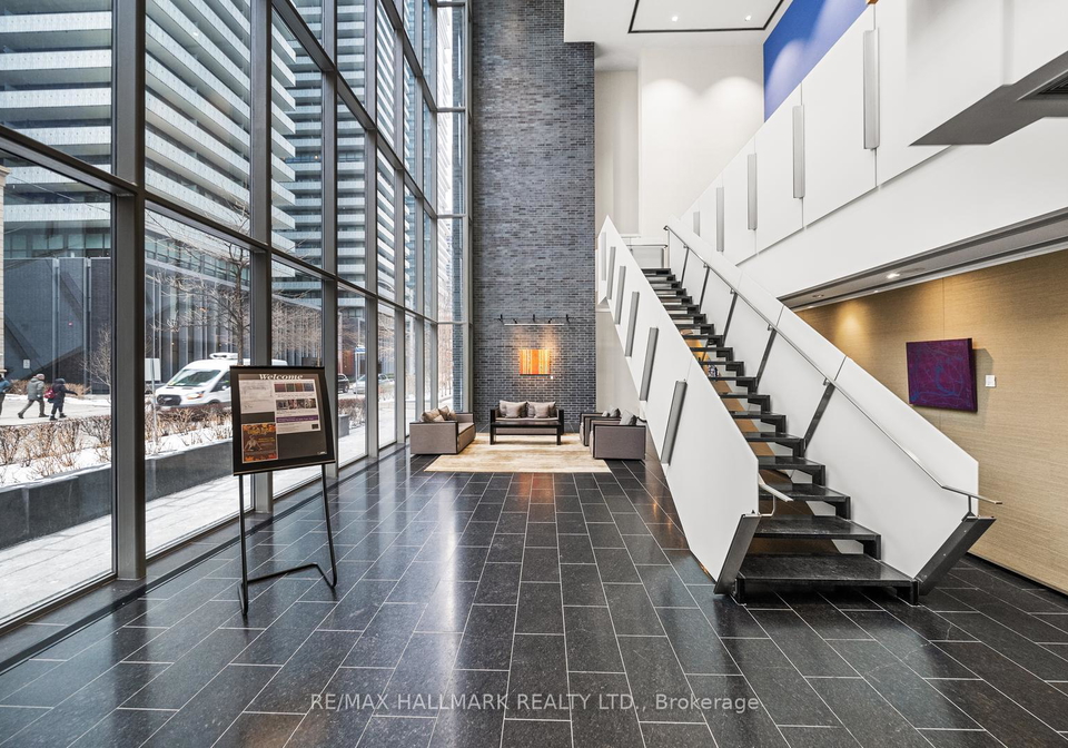 33-charles-street-e-toronto-ontario-c13142788