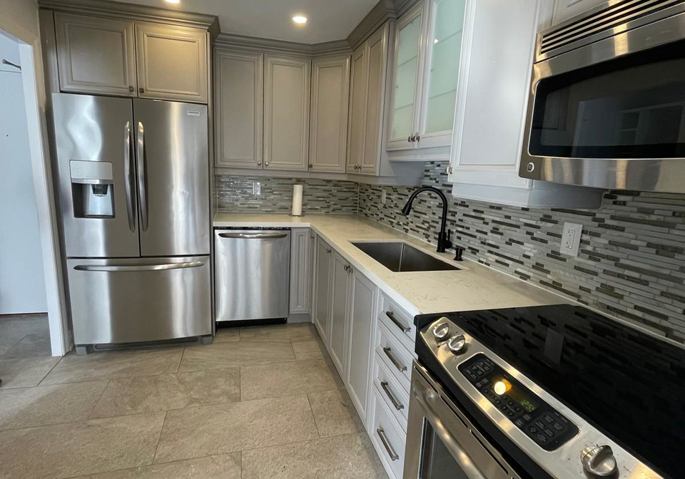 10-edgecliff-golfway-east-york-ontario-c13143016