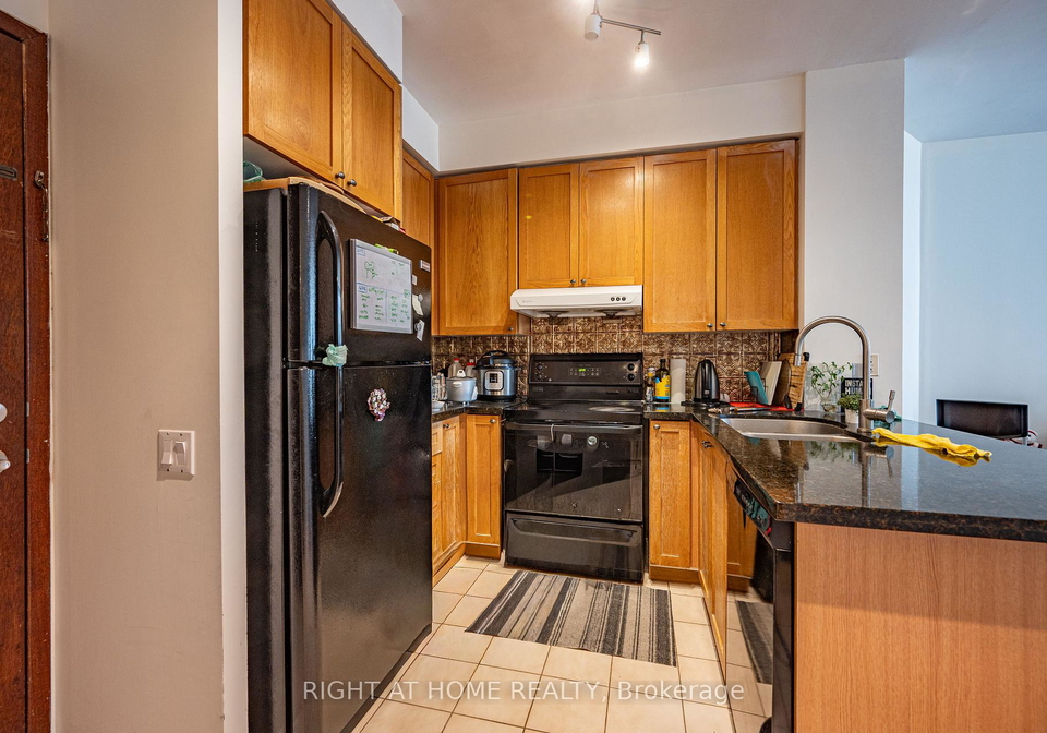 555-yonge-street-toronto-ontario-c13143992