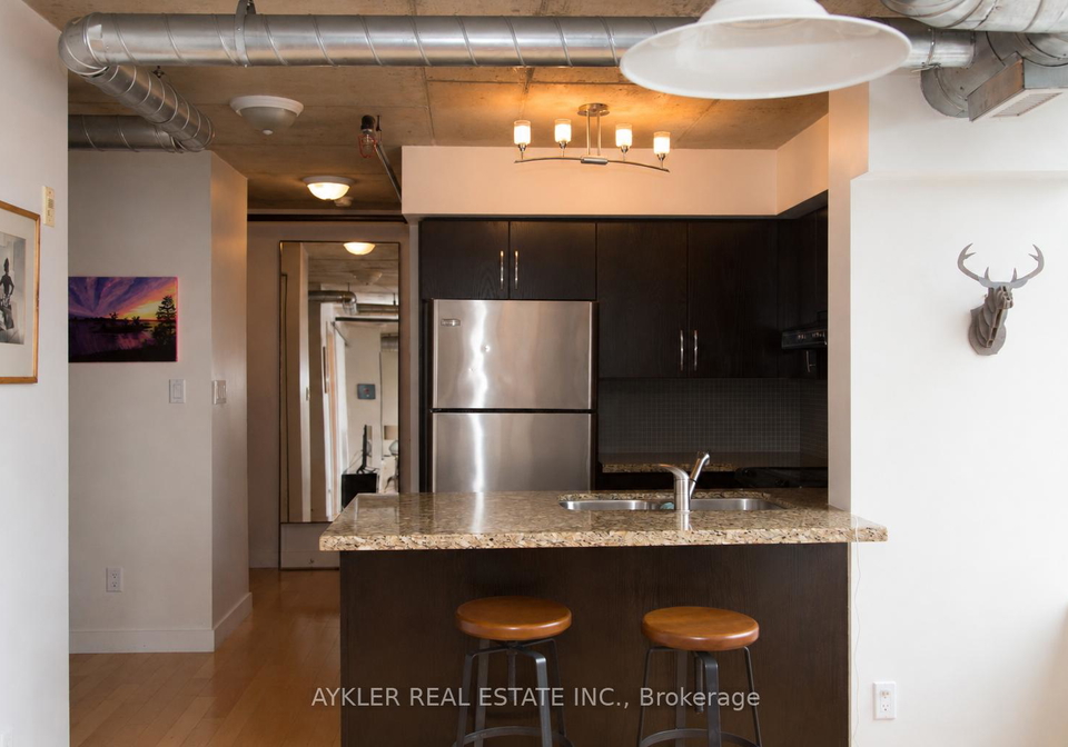 10-wellesley-place-toronto-ontario-c13145298