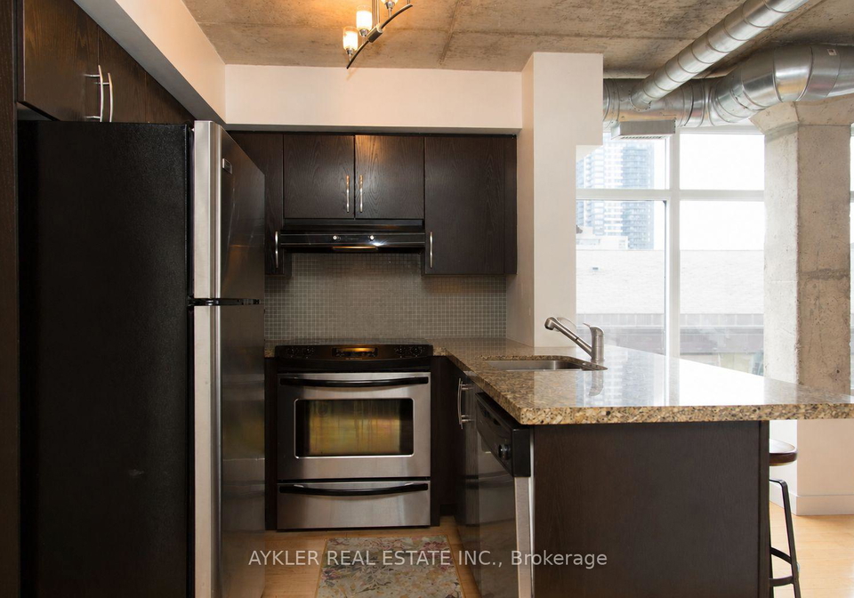 10-wellesley-place-toronto-ontario-c13145298