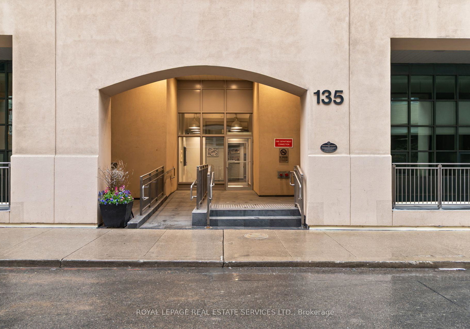 135-dalhousie-street-toronto-ontario-c13145814