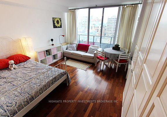 111-elizabeth-street-toronto-ontario-c13145838