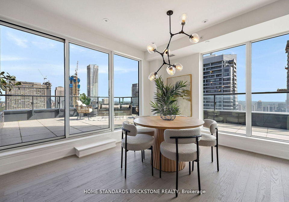 955-bay-street-toronto-ontario-c13146240