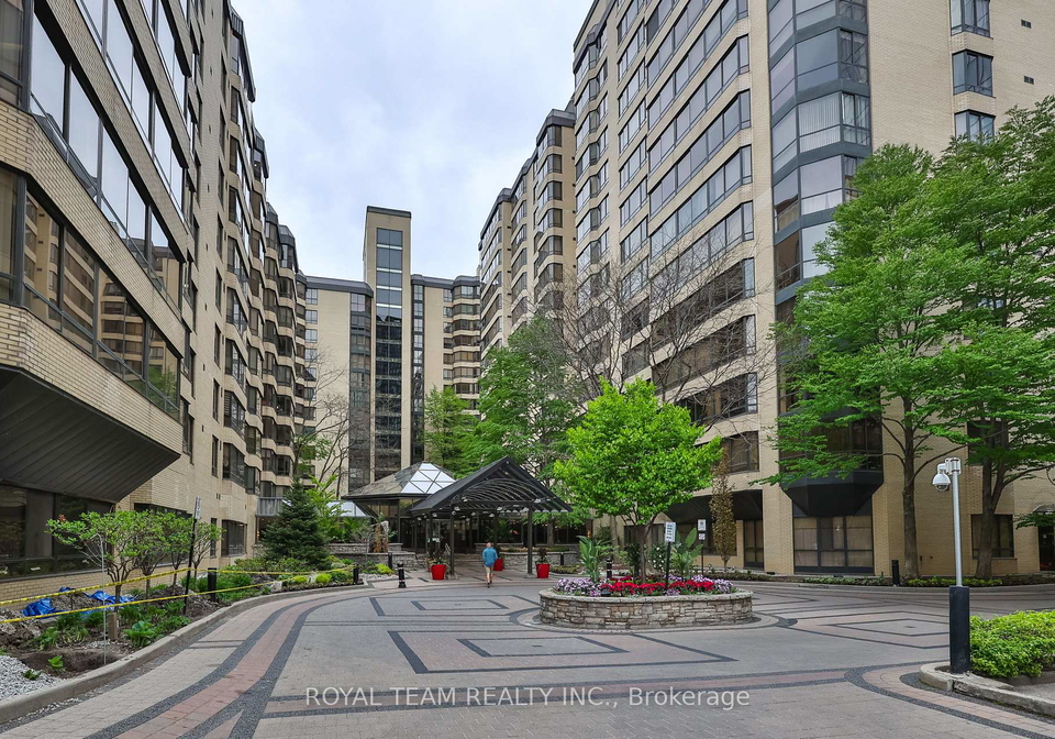 211-saint-patrick-street-toronto-ontario-c13146258
