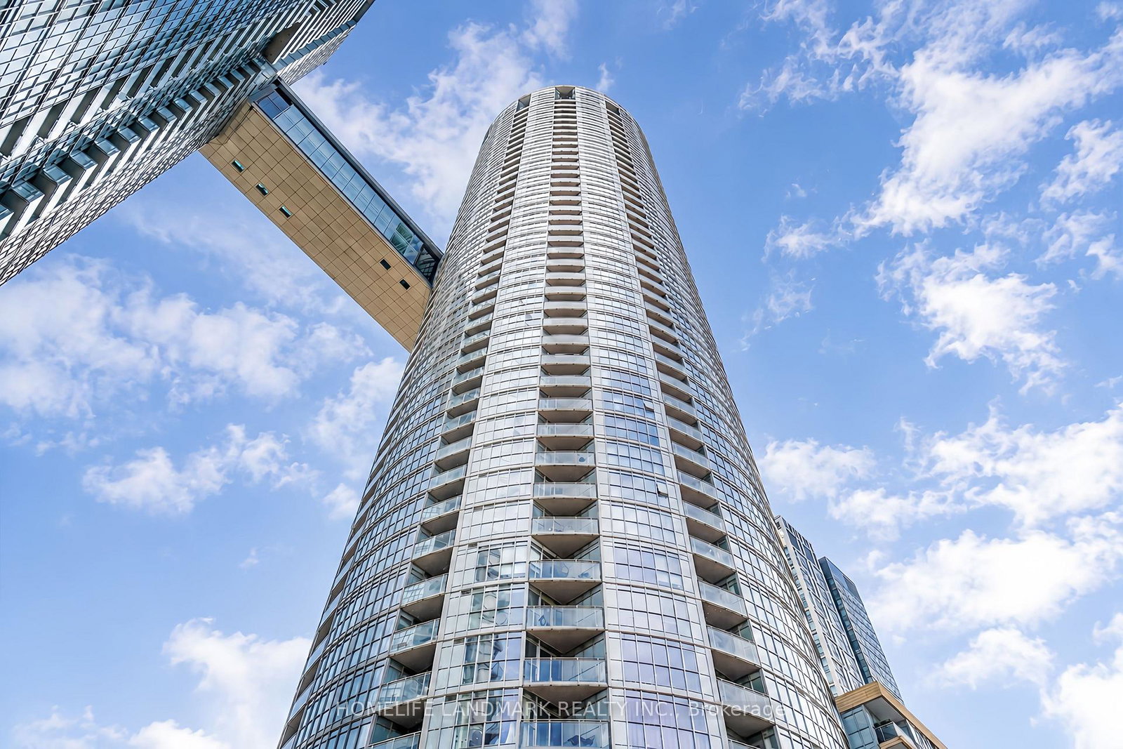 21-iceboat-terrace-toronto-ontario-c13146560