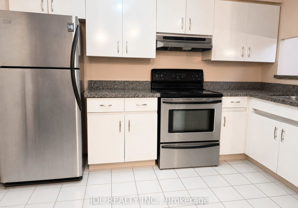 24-wellesley-street-w-toronto-ontario-c13147168