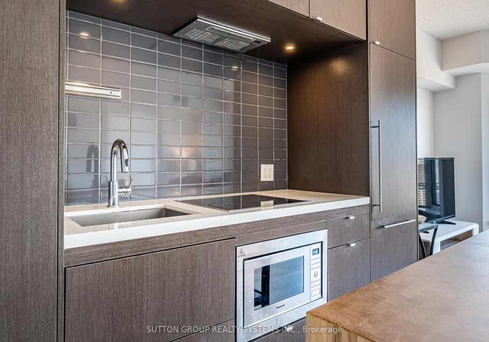 155-yorkville-avenue-toronto-ontario-c13147320