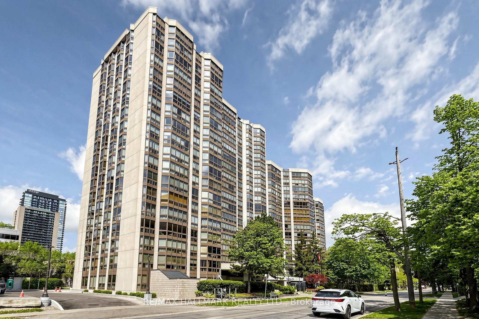 10-kenneth-avenue-north-york-ontario-c13148088