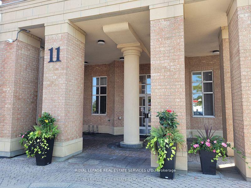 11-thorncliffe-pk-drive-east-york-ontario-c13148414