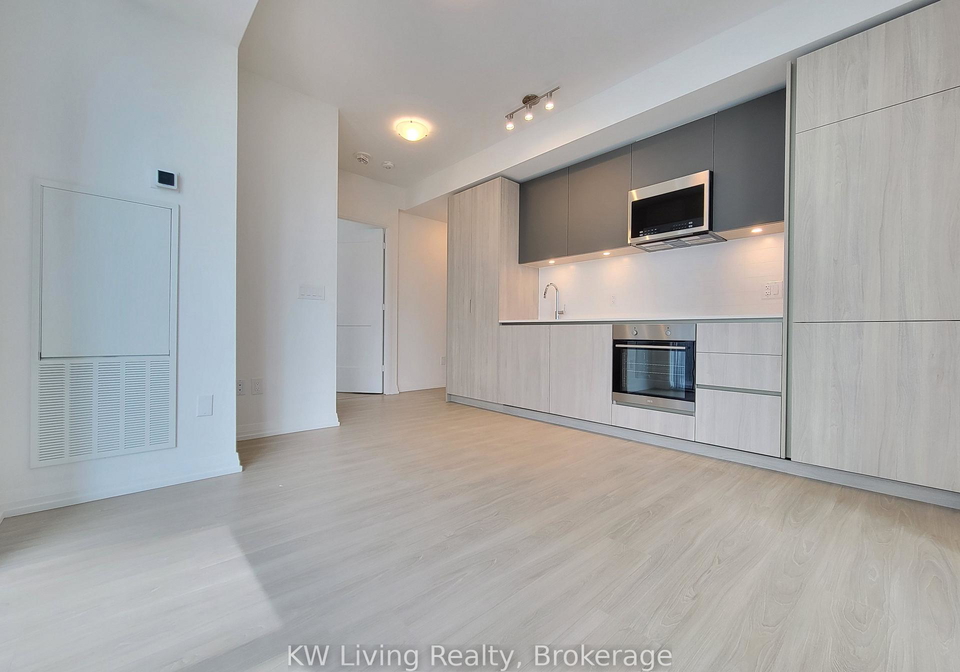8-widmer-street-toronto-ontario-c13148886