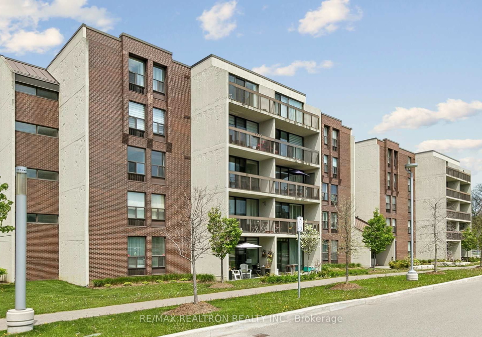 10-fashion-roseway-north-york-ontario-c13148936