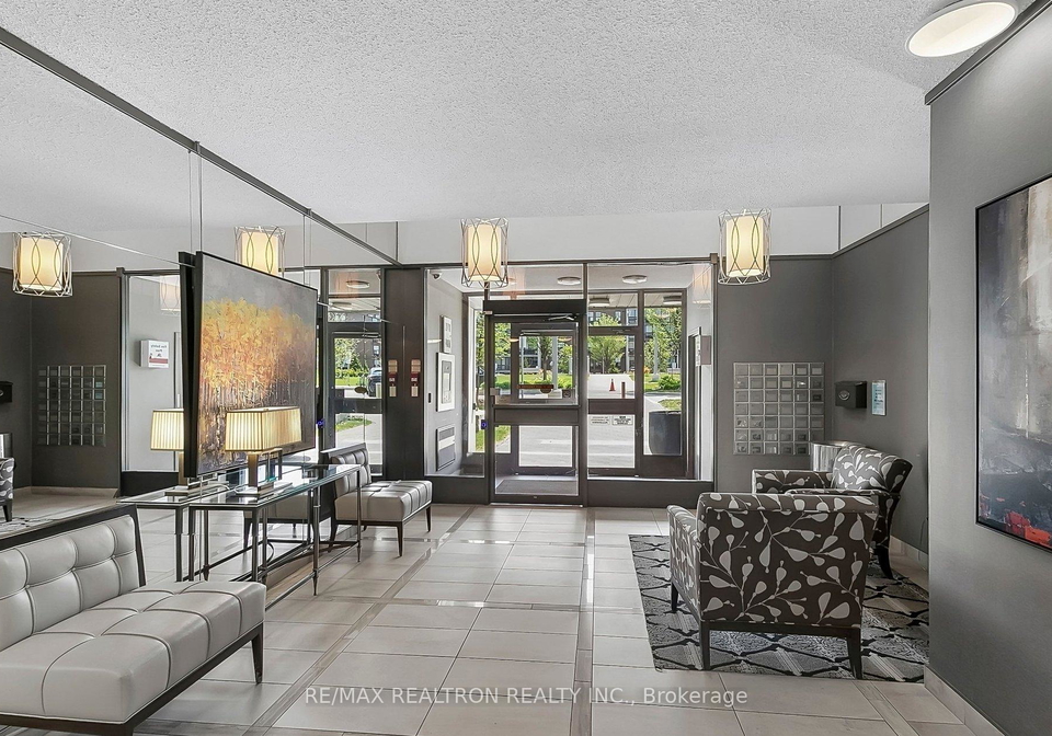 10-fashion-roseway-north-york-ontario-c13148936