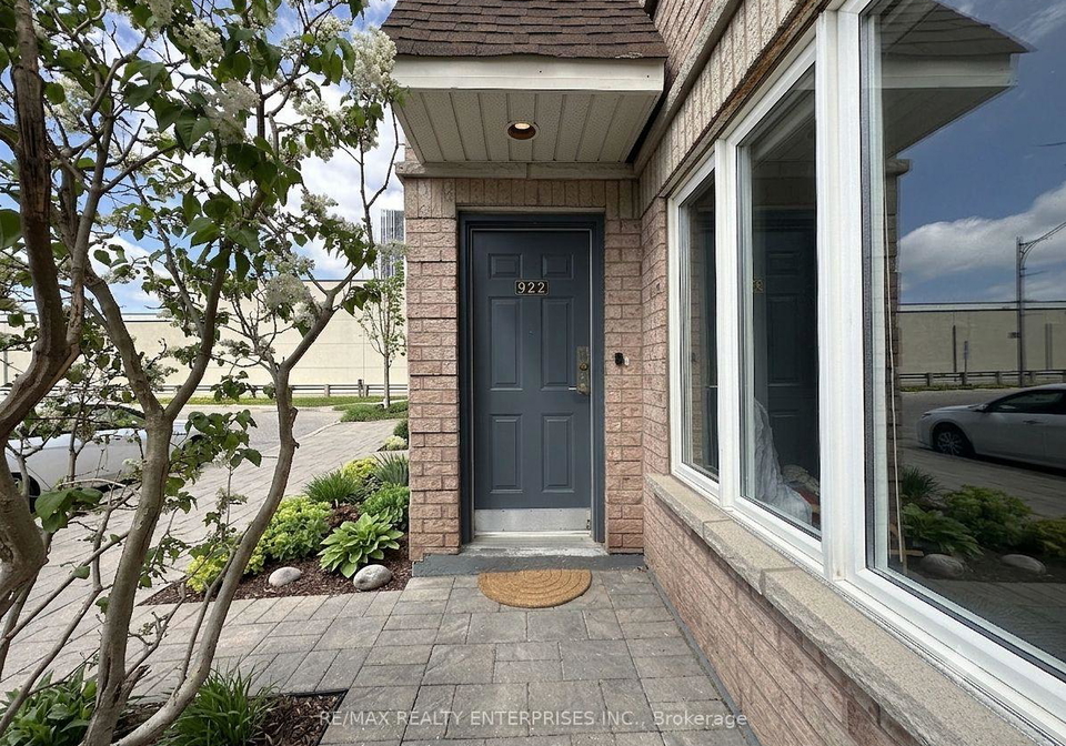 52-aerodrome-crescent-east-york-ontario-c13149338