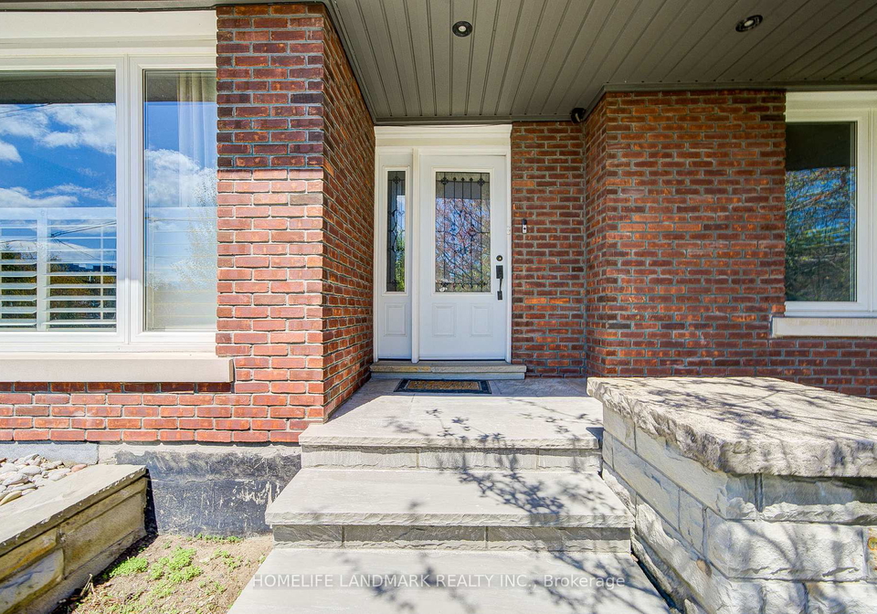 102-stratford-crescent-north-york-ontario-c13149578