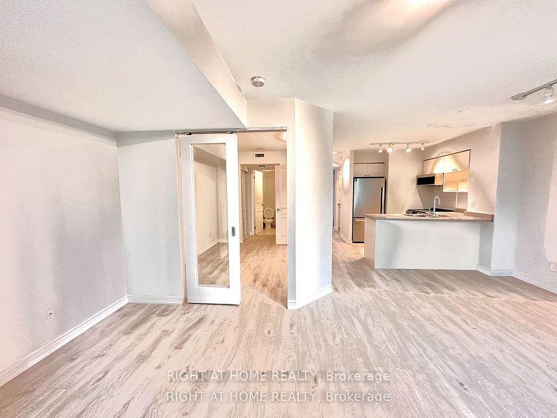 18-yonge-street-toronto-ontario-c13149616