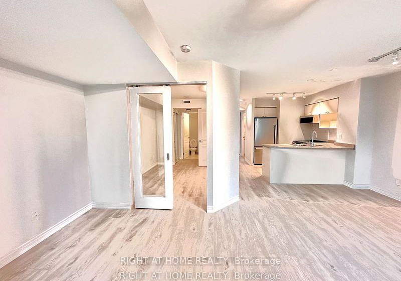 18-yonge-street-toronto-ontario-c13149616