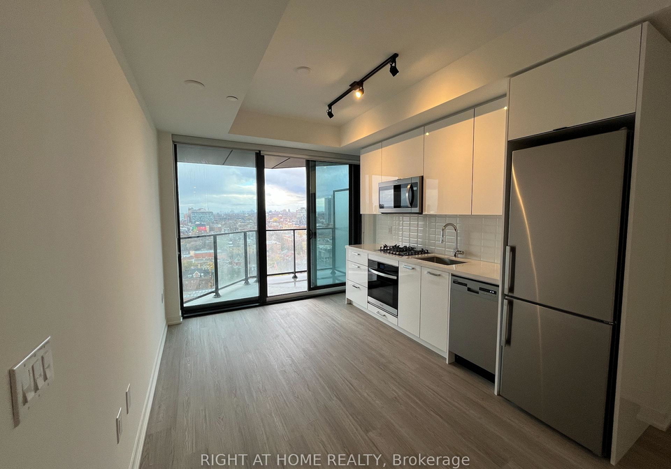 195-mccaul-street-toronto-ontario-c13149668