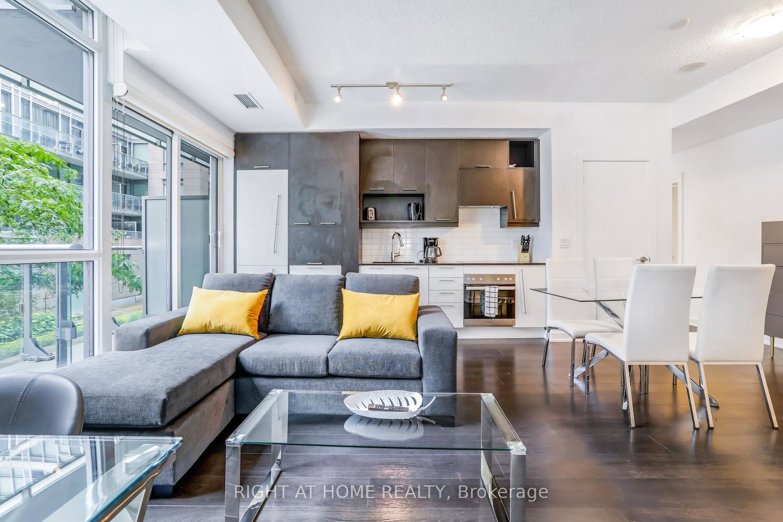 199-richmond-street-w-toronto-ontario-c13151040