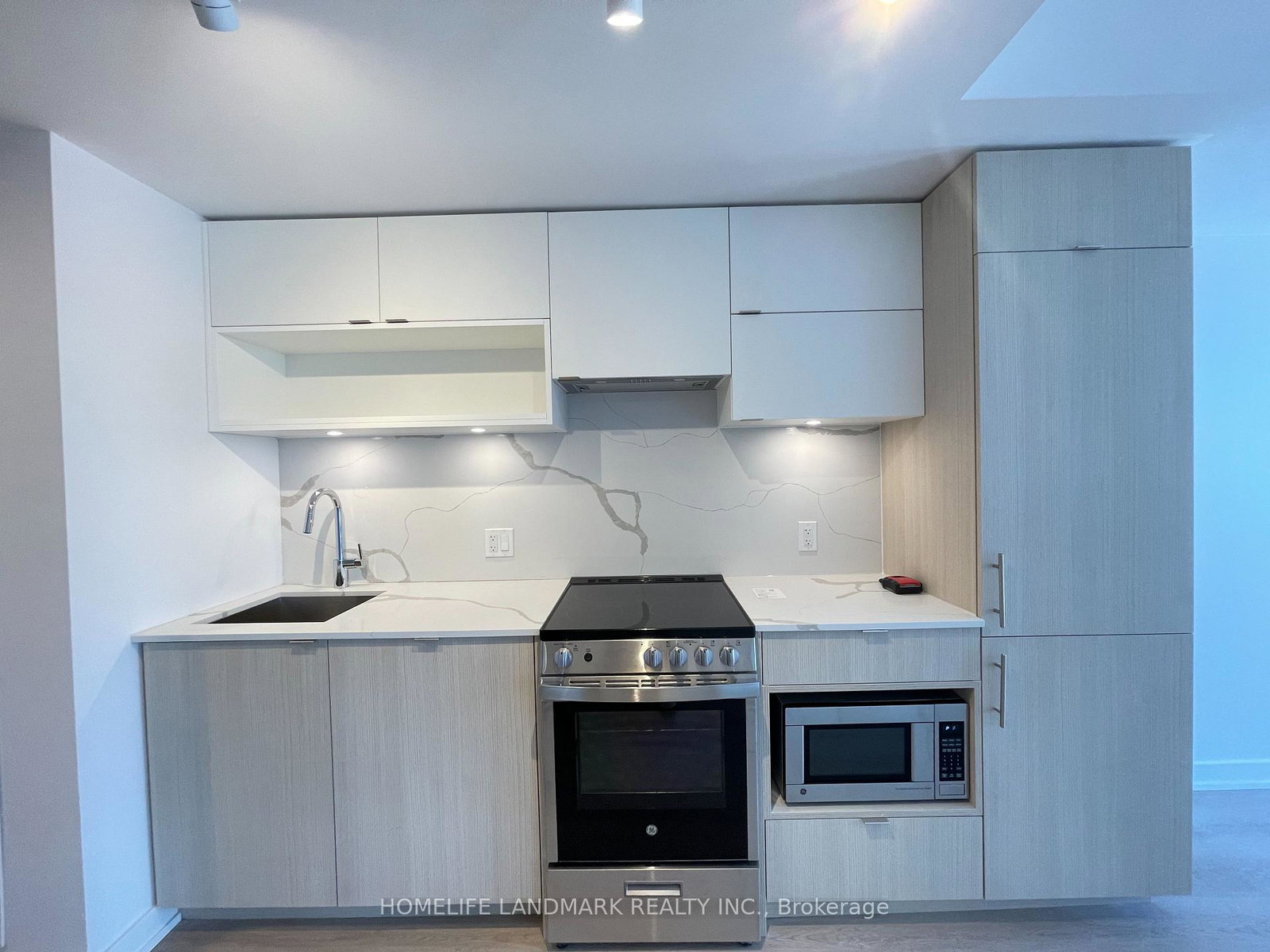 100-queen-street-e-toronto-ontario-c13153020