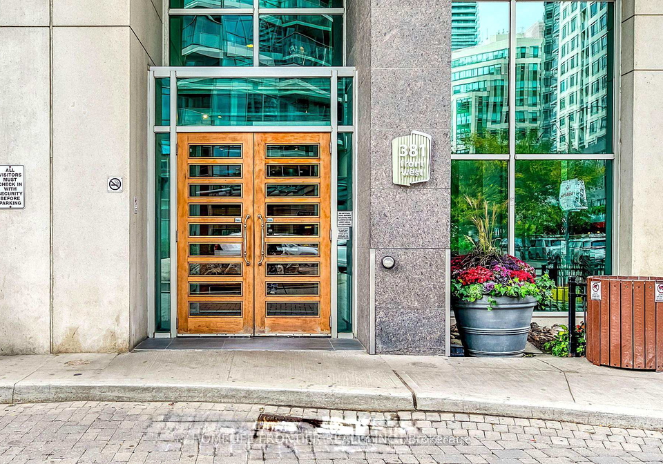 381-front-street-w-toronto-ontario-c13153400