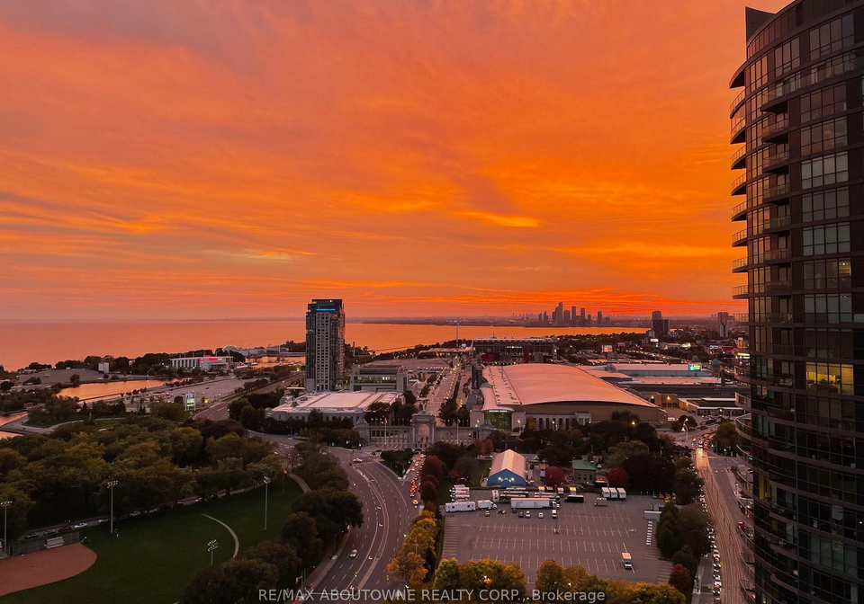 215-fort-york-boulevard-toronto-ontario-c13154212