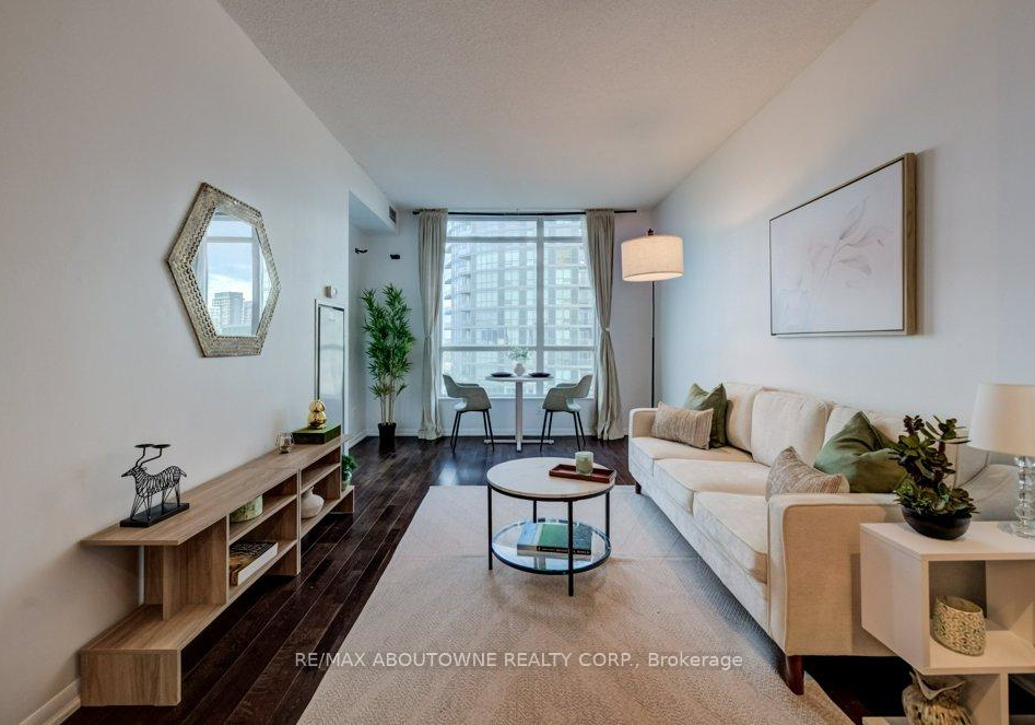 215-fort-york-boulevard-toronto-ontario-c13154212