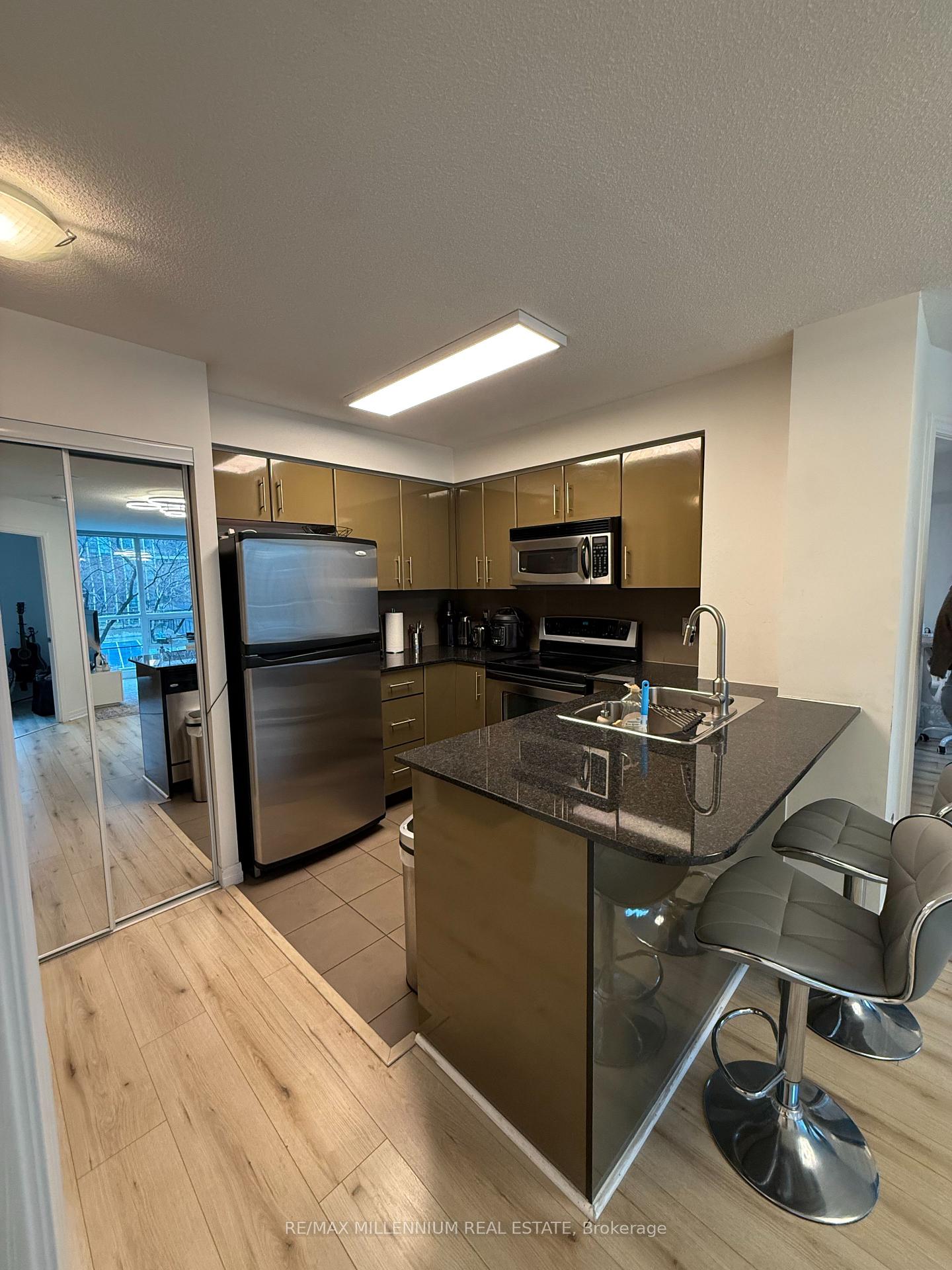 16-yonge-street-toronto-ontario-c13154464
