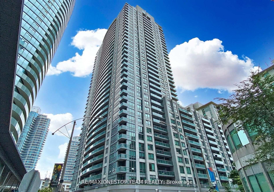 19-grand-trunk-crescent-toronto-ontario-c13155148