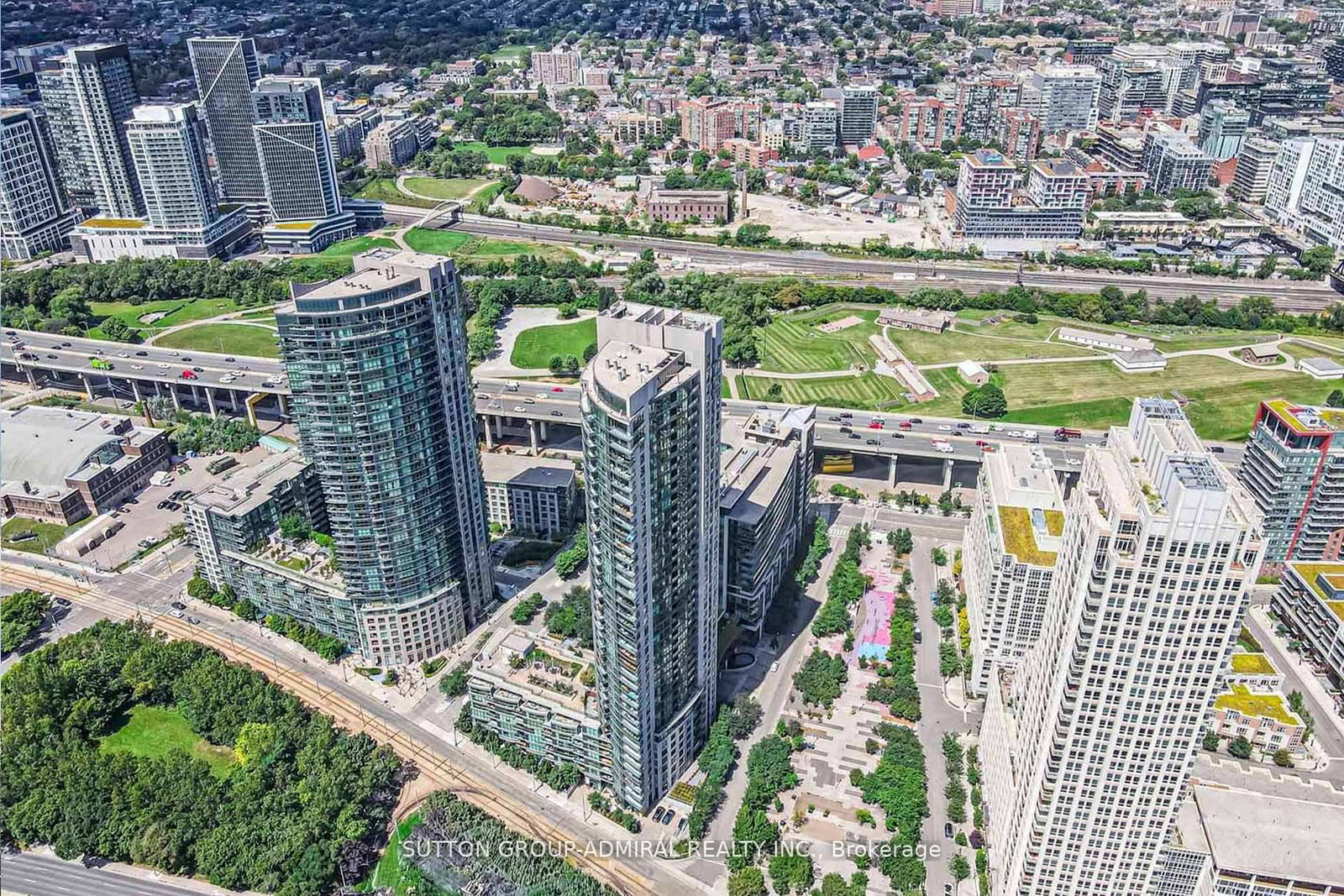 215-fort-york-boulevard-toronto-ontario-c13155882