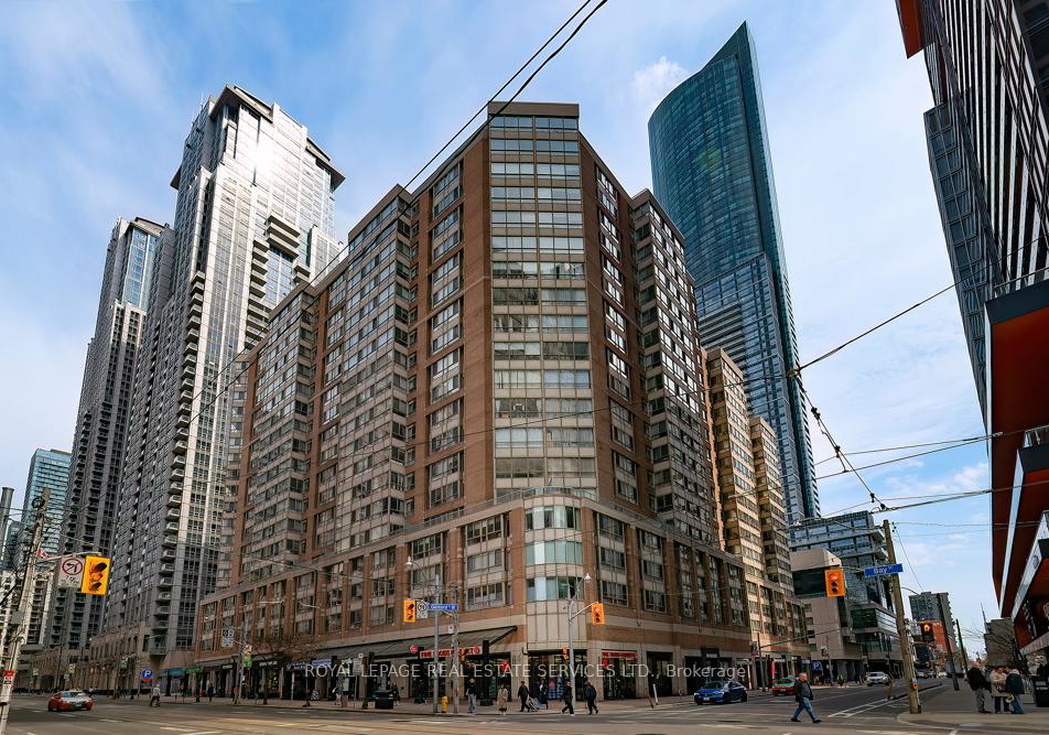 711-bay-street-toronto-ontario-c13156918