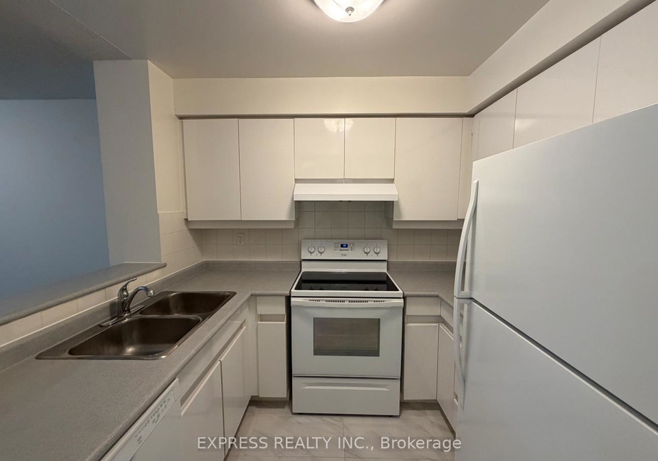 942-yonge-street-toronto-ontario-c13157032