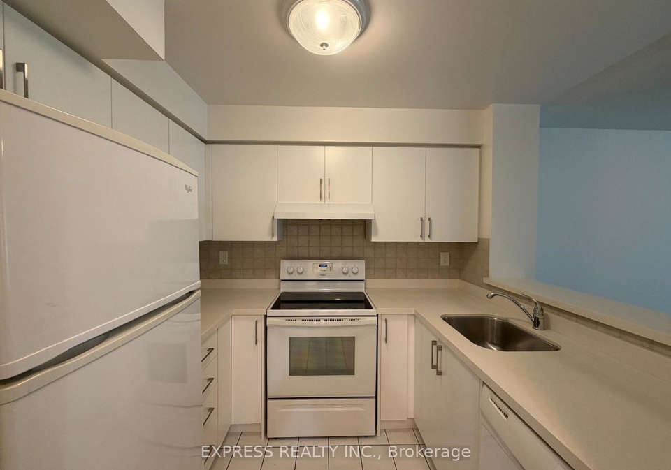 942-yonge-street-toronto-ontario-c13157218
