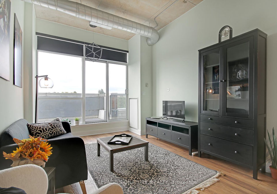 955-queen-street-w-toronto-ontario-c13157286