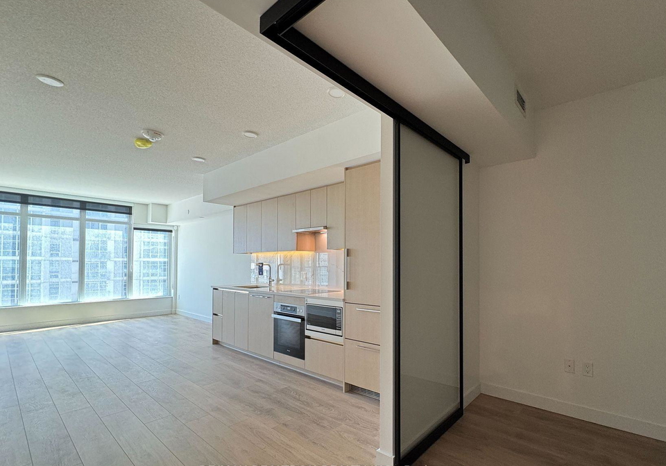 1-concord-cityplace-way-toronto-ontario-c13157296
