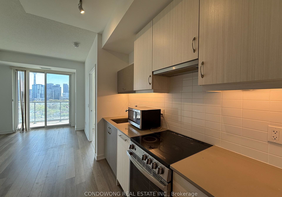 181-huron-street-toronto-ontario-c13157388