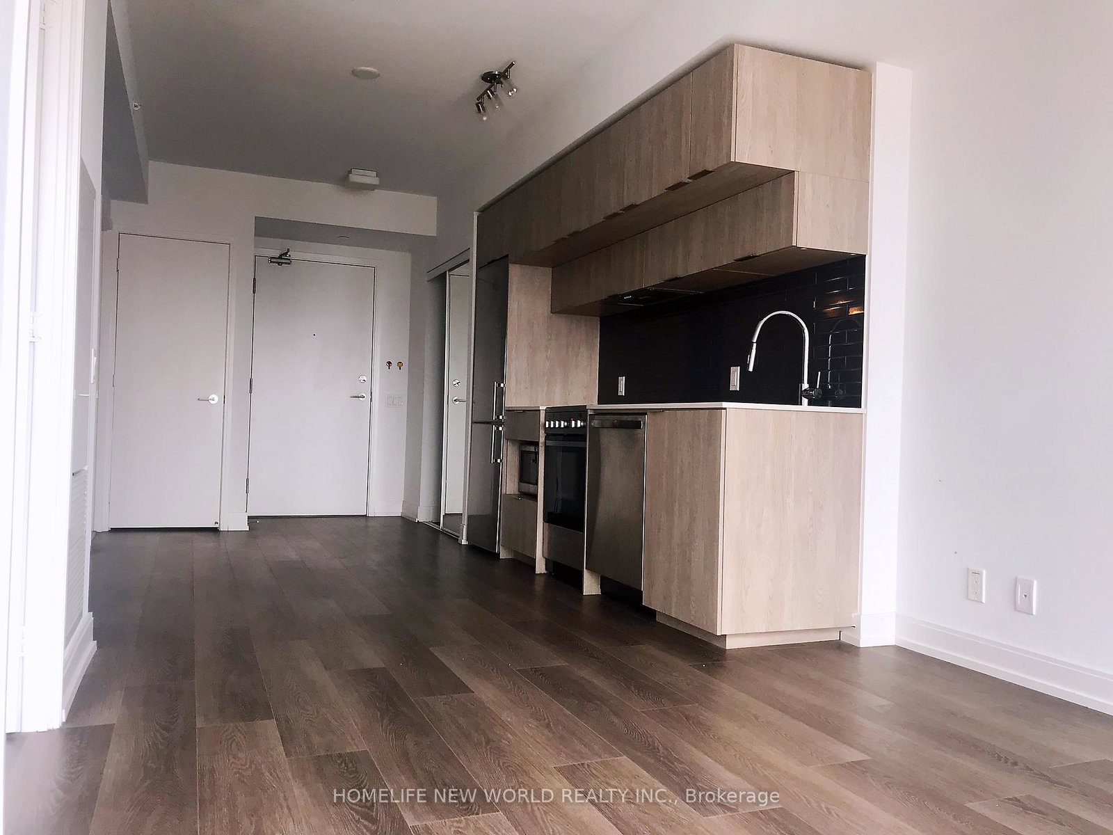181-dundas-street-e-toronto-ontario-c13157648