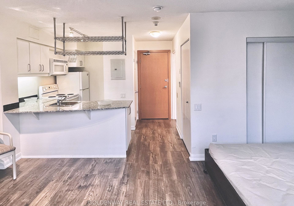 33-sheppard-avenue-e-north-york-ontario-c13157728