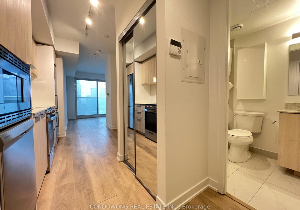 501-yonge-street-toronto-ontario-c13158070
