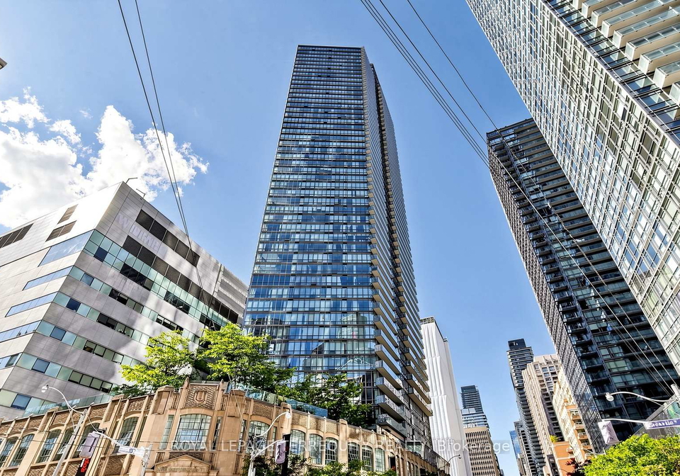 832-bay-street-toronto-ontario-c13158270
