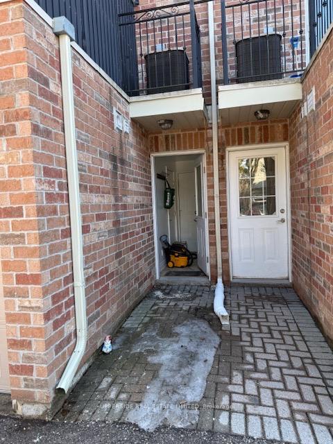 202b-finch-avenue-e-north-york-ontario-c13158378