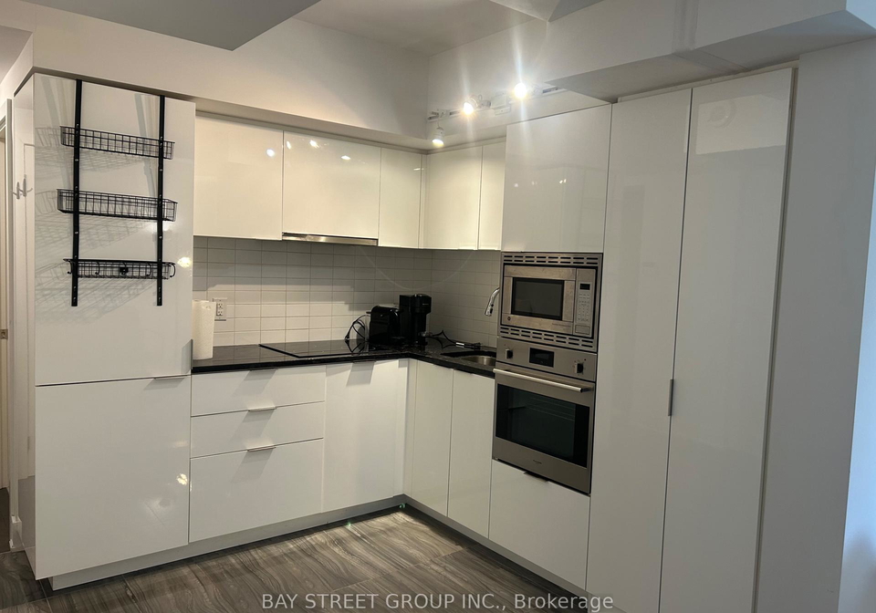 955-bay-street-toronto-ontario-c13158930