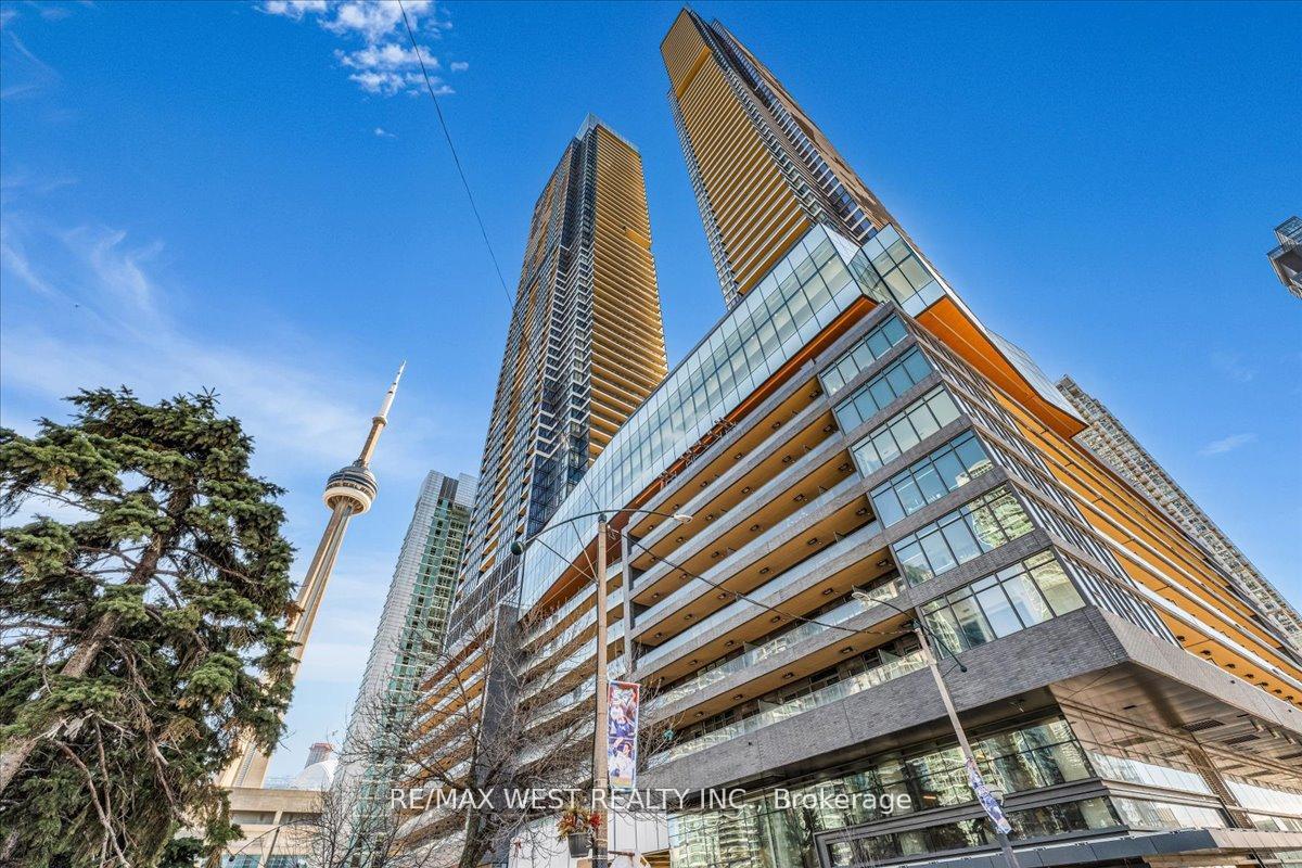 1-concord-cityplace-way-toronto-ontario-c13160144