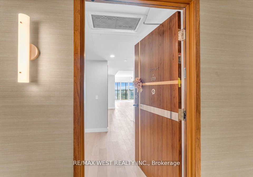 1-concord-cityplace-way-toronto-ontario-c13160144
