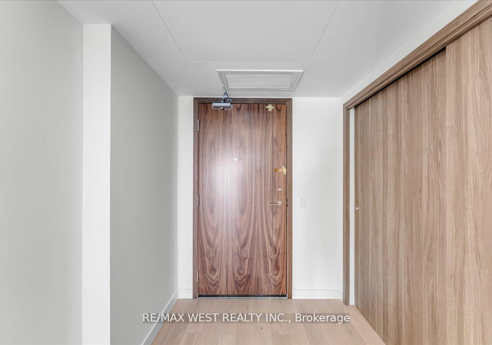 1-concord-cityplace-way-toronto-ontario-c13160144