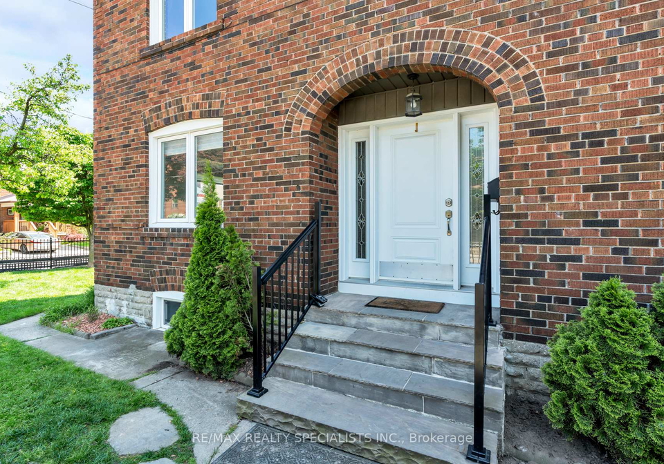 290-westmount-avenue-toronto-ontario-c13160352