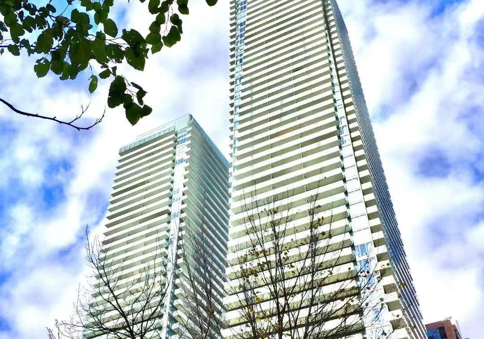 1080-bay-street-toronto-ontario-c13160572