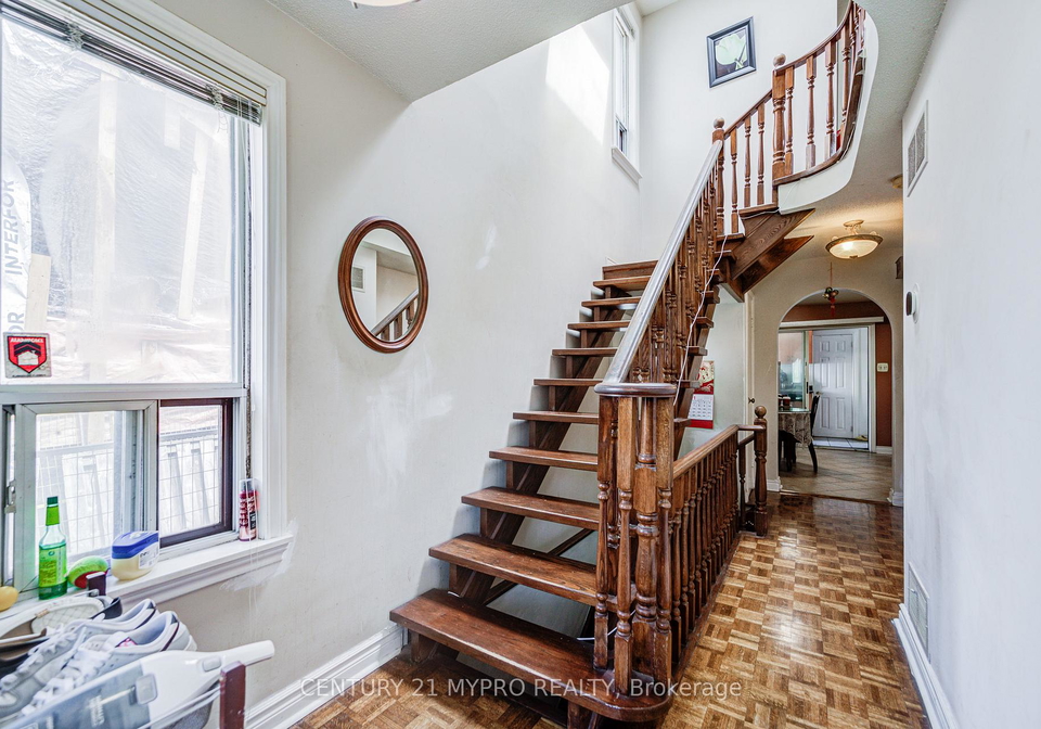 211-bellwoods-avenue-toronto-ontario-c13160774