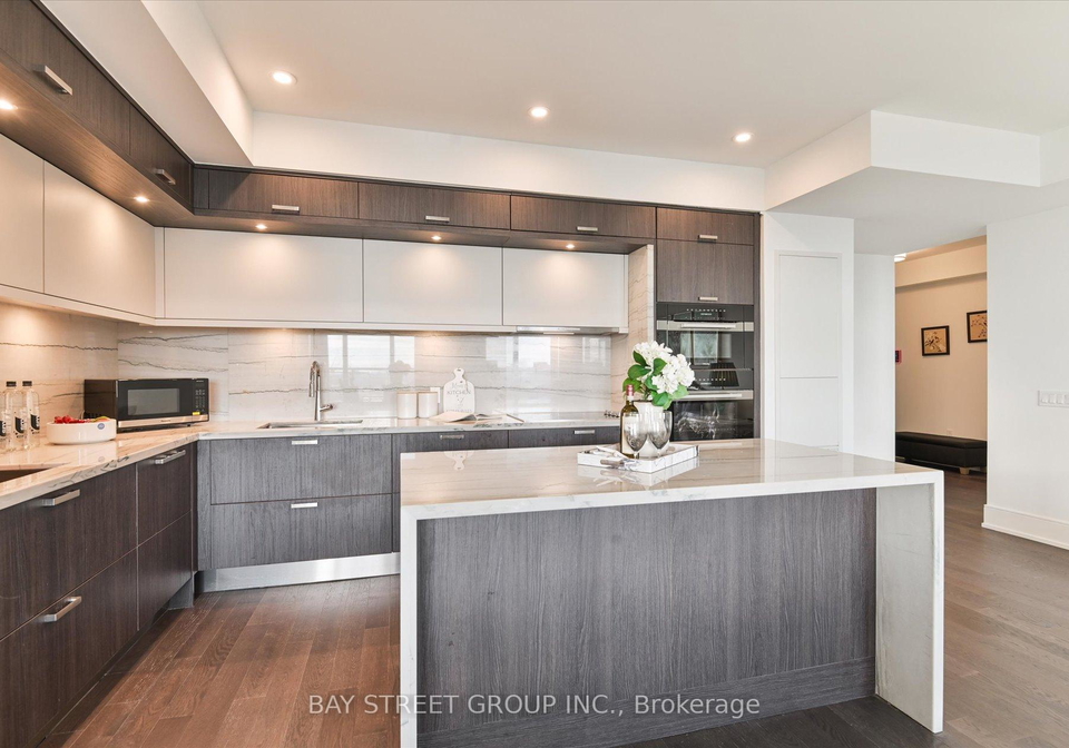 30-inn-on-the-park-drive-north-york-ontario-c13160834