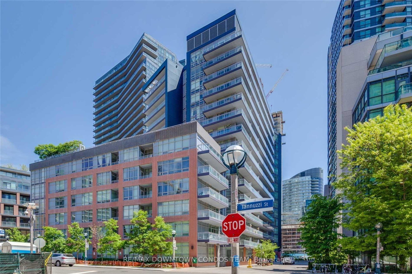 15-bruyeres-mews-toronto-ontario-c13161074
